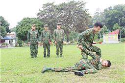 Chăm lo bồi dưỡng nâng cao trình độ cho sĩ quan trẻ